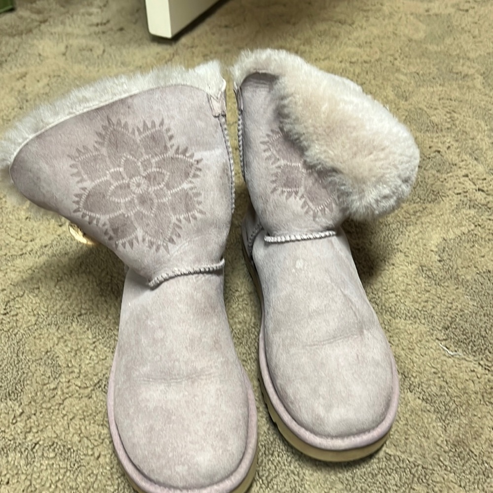 Ugg Short Boot - image 1